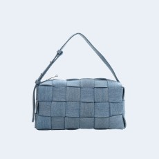 보테가 베네타 인트레치아토 맥시 카세트백